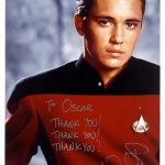 Will Wheaton, actor de Star Trek, después de autografiarle una foto y la vez Óscar le hizo un dibujo del hombre de los cómics de los Simpson, pidiéndole un autógrafo a él, le gustó mucho y se lo agradeció bastante a Óscar.