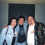 Aquí Susy Romero y Óscar González Loyo con un miembro de Bongo Comics.
